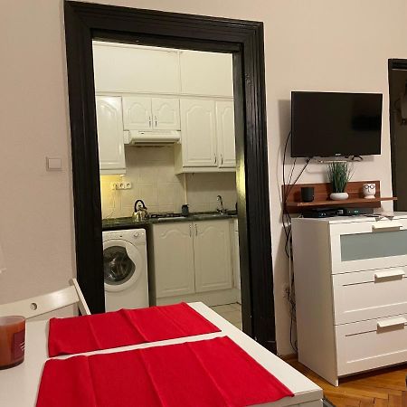 Feel Like Home - Cozy Downtwon Studio For 2 ブダペスト エクステリア 写真