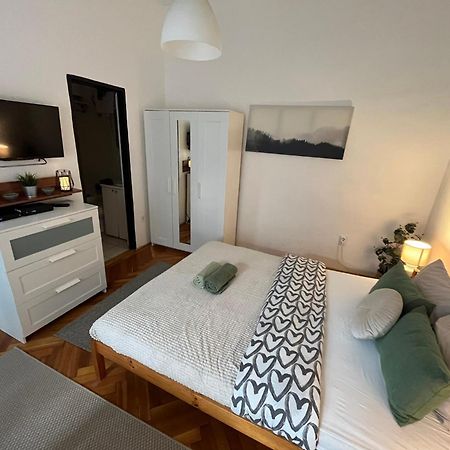 Feel Like Home - Cozy Downtwon Studio For 2 ブダペスト エクステリア 写真