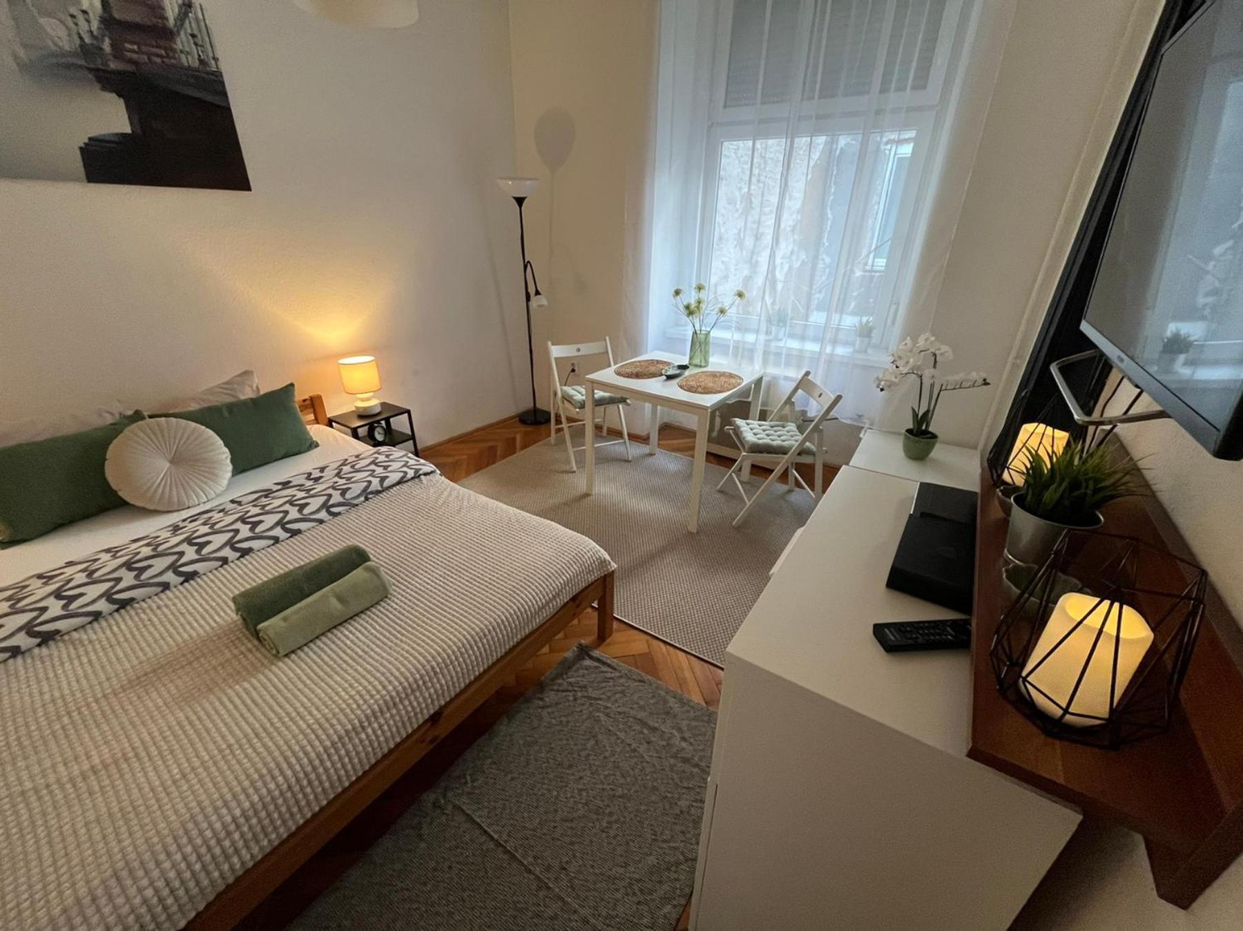 Feel Like Home - Cozy Downtwon Studio For 2 ブダペスト エクステリア 写真