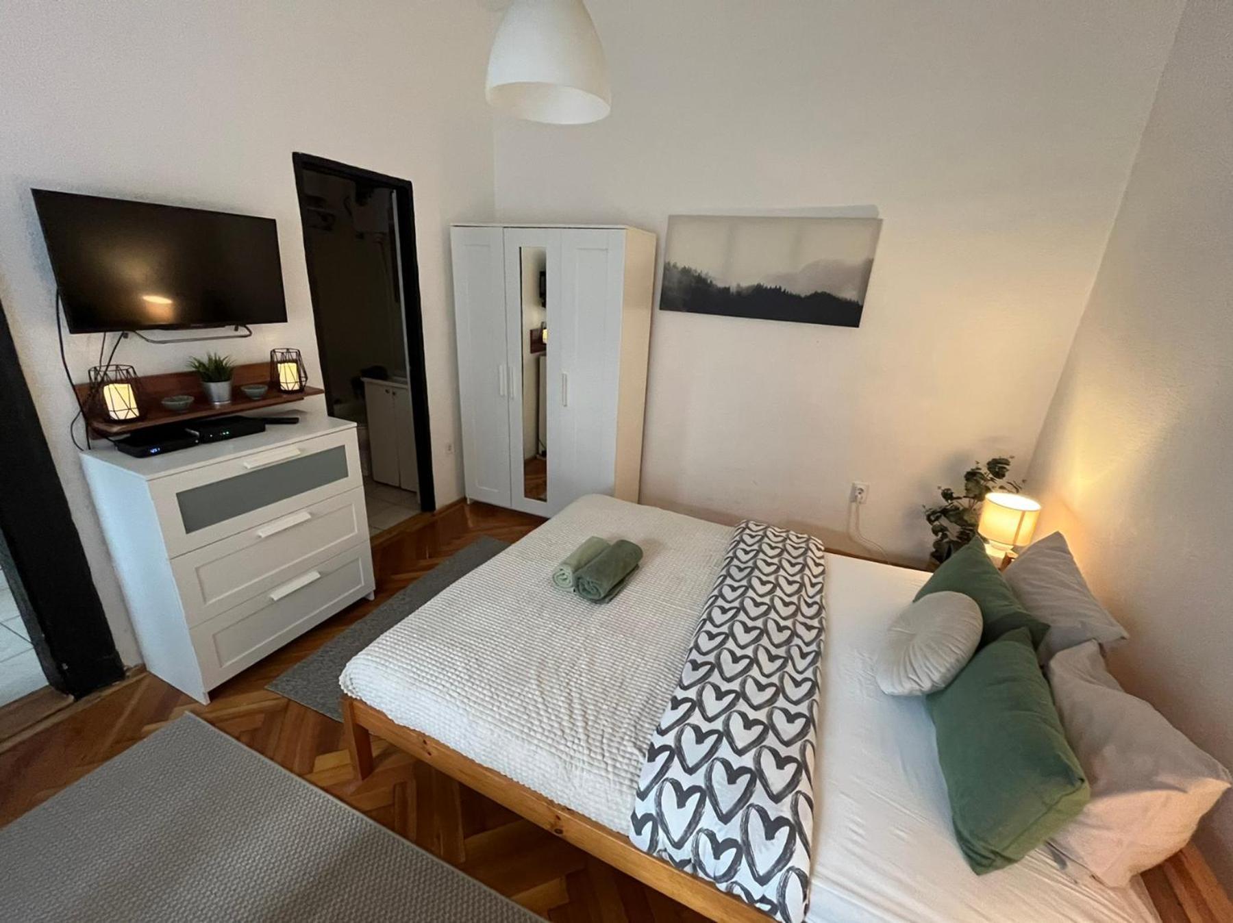 Feel Like Home - Cozy Downtwon Studio For 2 ブダペスト エクステリア 写真